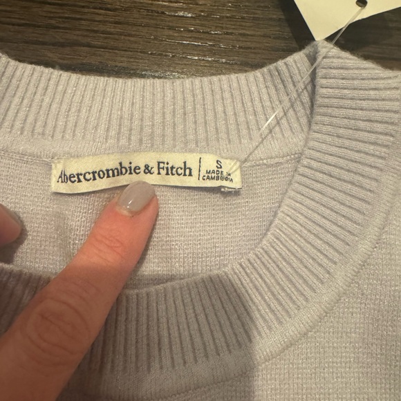 Abercrombie sweater lavender small NWT - Picture 2 of 5